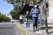 Transporte público: Habilitan viajes con pasajeros parados