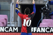 Messi y un festejo muy especial dedicado a Maradona