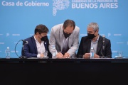 Kicillof y Ferraresi firmaron convenios con intendentes.