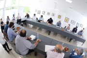 Intendentes piden sostener los cuidados para garantizar la temporada, tras el encuentro con Kicillof