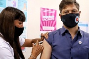 Kicillof anunció que la semana próxima comenzará la vacunación a docentes