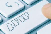 AFIP: empleados y jubilados ya pueden acceder al reintegro del 35% por la compra de dólares