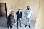 Watson y Simone firmaron acuerdo de construcción de viviendas en Florencio Varela