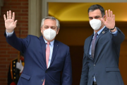 Fernández se reunió con el Rey de España y Pedro Sánchez, quienes lo apoyaron en sus negociaciones con el FMI