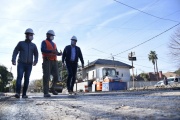 El Municipio ejecuta una obra de asfalto sobre la calle 462 de City Bell