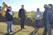 Continúa la obra de red de agua en los terrenos de Construyendo Azul