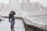 Alerta naranja: Zonas de la costa atlántica y el sur bonaerense perciben vientos de hasta 90 km/h 