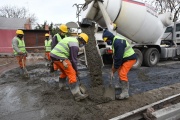 Realizan obras de pavimentación y colocación de luminarias LED para Ricardo Rojas, Bosques Centro, Villa Vatteone y Don Orione