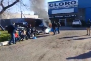 Miembros del sindicato de químicos presionan al dueño de un local de cloro