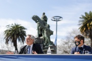 Detienen a pensionada: tenía un cuchillo en plena visita de Alberto F. y Kicillof