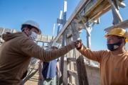 Cardozo supervisó los trabajos de construcción de nuevas aulas taller 