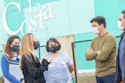 Cardozo visitó el Jardín de Infantes N° 915 de San Bernardo y entregó nuevos juegos para la recreación de los niños y niñas