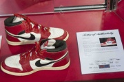 Subastaron en casi US$ 1,5 millones un par de zapatillas del basquetbolista Michael Jordan