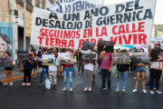 Desalojados de Guernica reclamaron en el Puente Pueyrredón por sus tierras