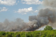 Brigadistas intentan apagar un incendio en el parque nacional