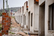 Municipales aguardan anticipo financiero para reactivar construcción de las viviendas