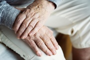 Se oficializó el bono a jubilados y pensionados, será de de 8.000 pesos