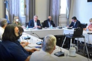 Los gremios docentes aceptaron un aumento del 45%