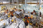 La producción manufacturera cayó por primera vez en siete meses