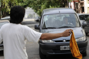 Tandil evalúa una ordenanza para restringir la actividad de cuidacoches y limpiavidrios