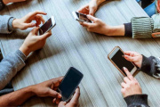 Crece la desconfianza en los medios tradicionales y se fragmenta la audiencia