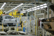 La producción automotriz cayó 21,5% en mayo y las terminales advierten un año de transición