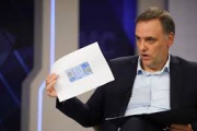 "APENAS UN DELICUENTE", por Carlos Fara