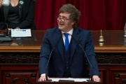 El 77% de los argentinos mantiene el mal humor social y Milei frena su caída en el 35% de aprobación