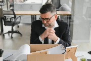 El empleo formal suma 13 meses de caída sostenida y los salarios muestran un alivio sinuoso