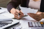 El Banco Central registró una leve baja en la morosidad familiar y una suba en la de empresas